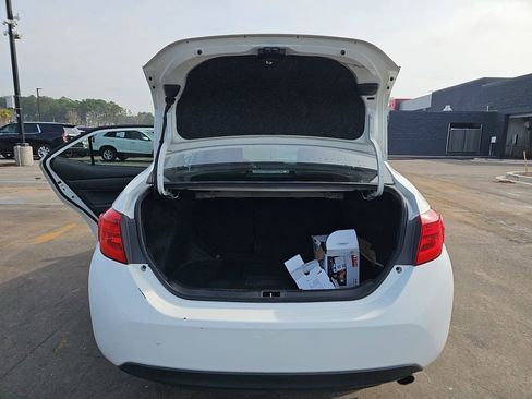 Used 2017 Toyota Corolla L image 16