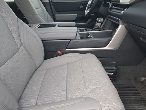 Used 2024 Toyota Tundra Limited image 12