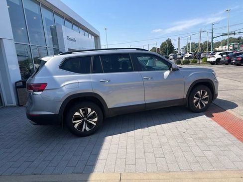 Used 2024 Volkswagen Atlas SE AWD/4WD image 3