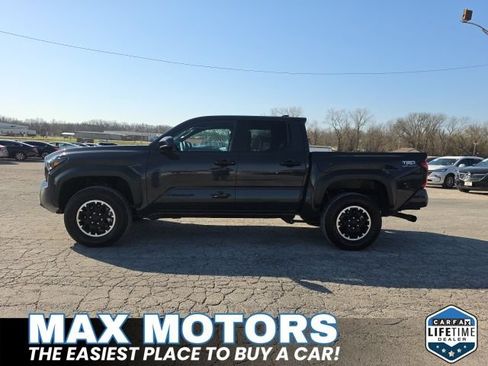 Used 2025 Toyota Tacoma TRD Off-Road AWD/4WD image 5