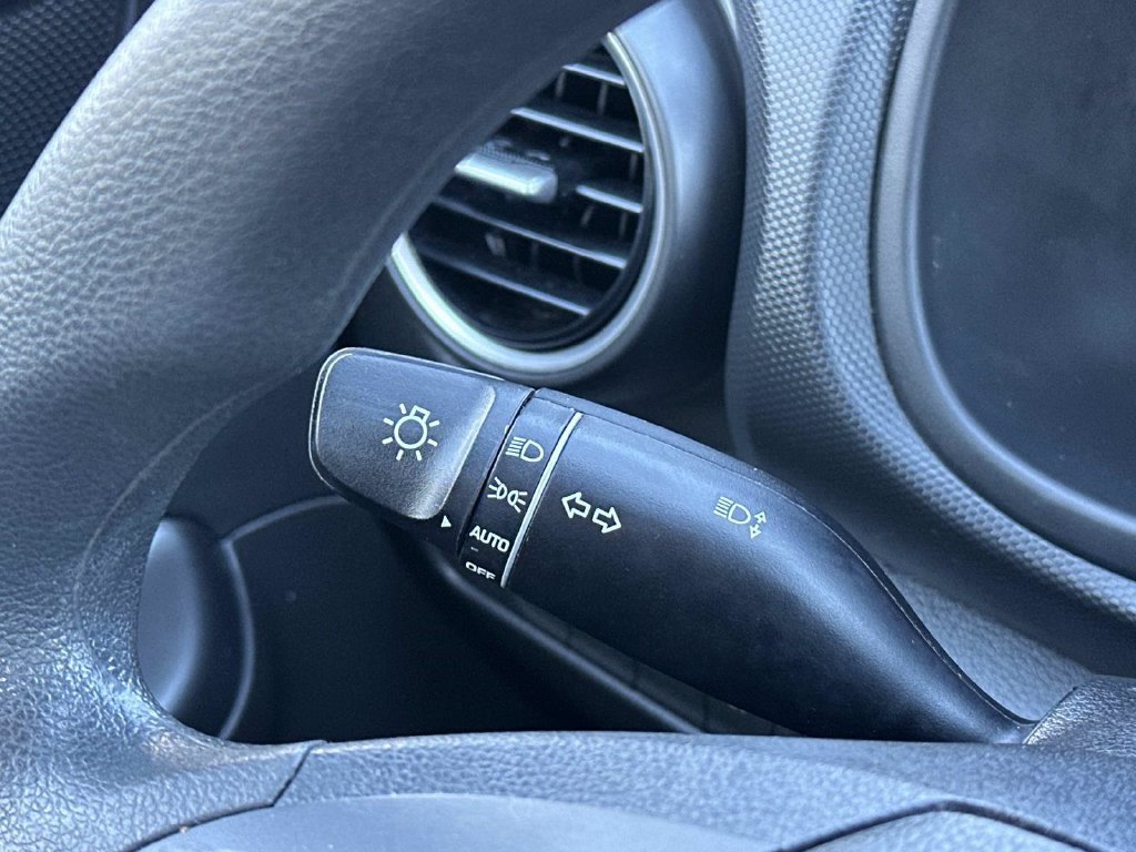 Used 2021 Hyundai Kona SE AWD/4WD image 28