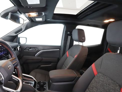 Used 2025 Chevrolet Colorado Z71 w/ Technology Package image 24