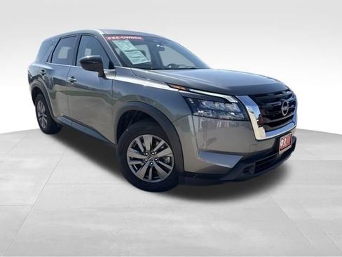 Used 2025 Nissan Pathfinder S AWD/4WD image 2