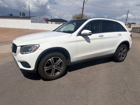 Used 2017 Mercedes-Benz GLC 300 4MATIC image 4