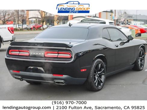 Used 2018 Dodge Challenger SXT w/ Blacktop Package image 4