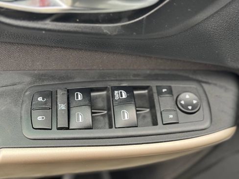 Used 2018 Jeep Cherokee Latitude w/ Altitude Package AWD/4WD image 22