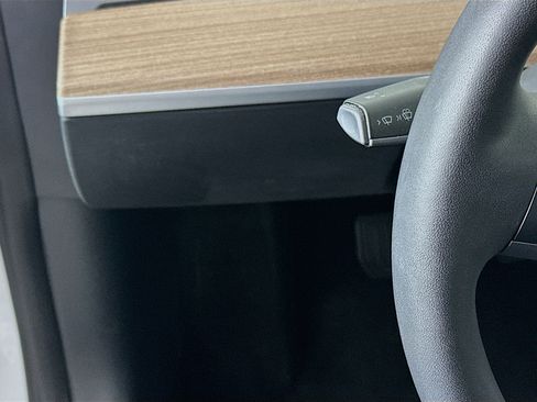 Used 2023 Tesla Model 3 Standard Range image 16