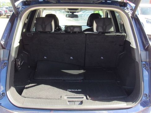 Certified 2025 Nissan Rogue SL FWD image 6