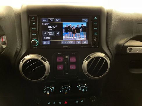 Used 2016 Jeep Wrangler Unlimited Rubicon w/ Max Tow Package AWD/4WD image 14