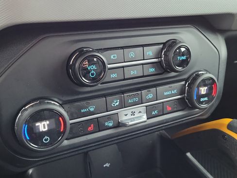 Used 2023 Ford Bronco Badlands image 25