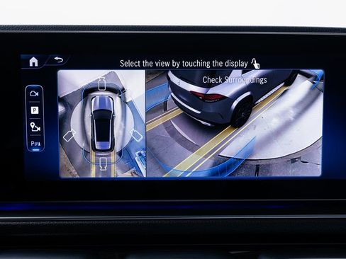 Used 2025 Mercedes-Benz GLE 450e 4MATIC w/ AMG Line Interior image 24