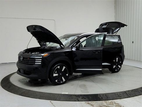 New 2025 Nissan Kicks SR image 11