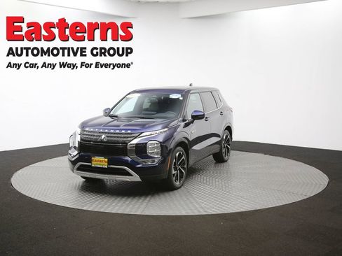 Used 2023 Mitsubishi Outlander SE image 52