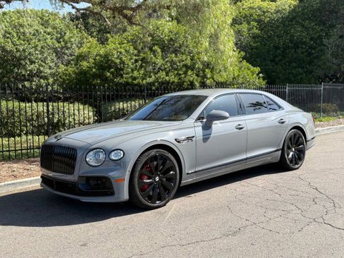 Used 2022 Bentley Flying Spur V8 AWD/4WD image 2