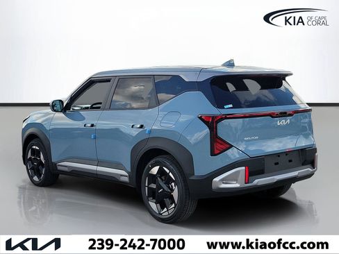 New 2027 Kia Seltos S FWD image 4