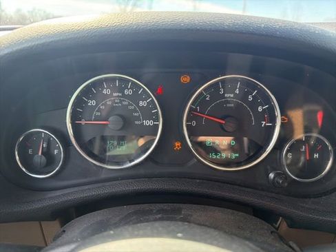 Used 2017 Jeep Wrangler Unlimited Sahara w/ Connectivity Group image 36