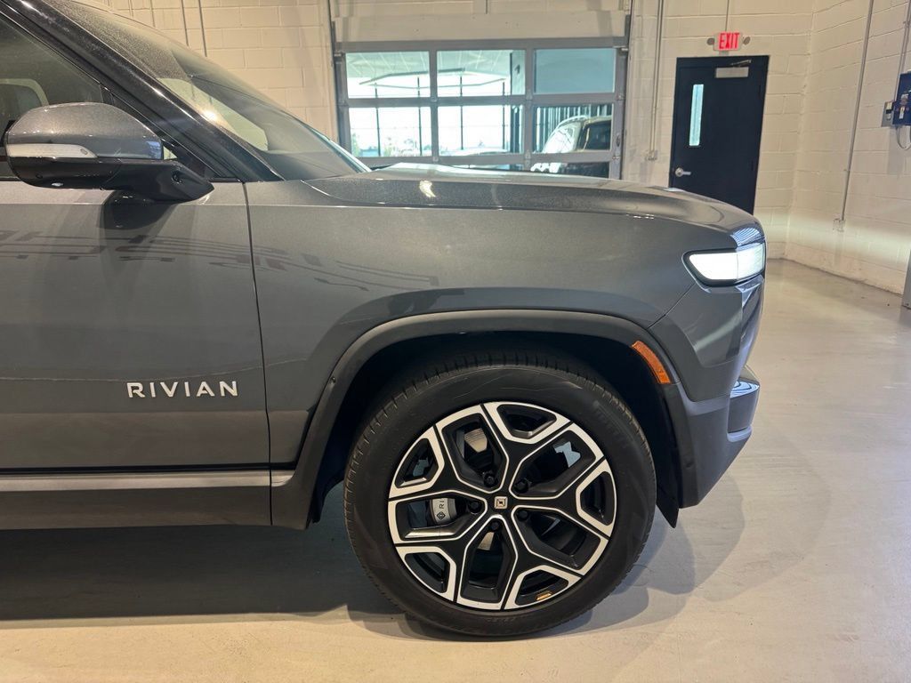Used 2024 Rivian R1T Adventure Dual AWD/4WD image 9