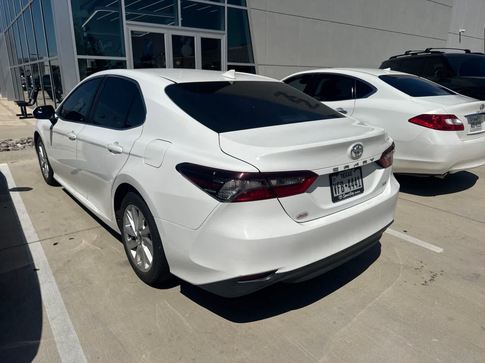 Used 2021 Toyota Camry LE FWD image 4