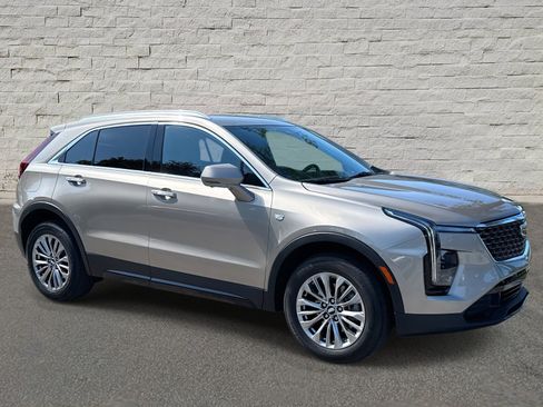 Used 2025 Cadillac XT4 Premium Luxury image 7