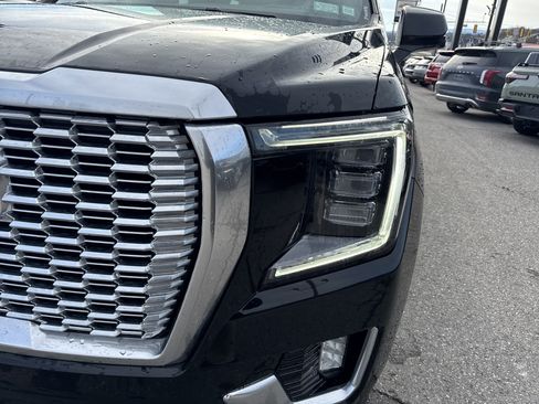 Used 2024 GMC Yukon XL Denali AWD/4WD image 9