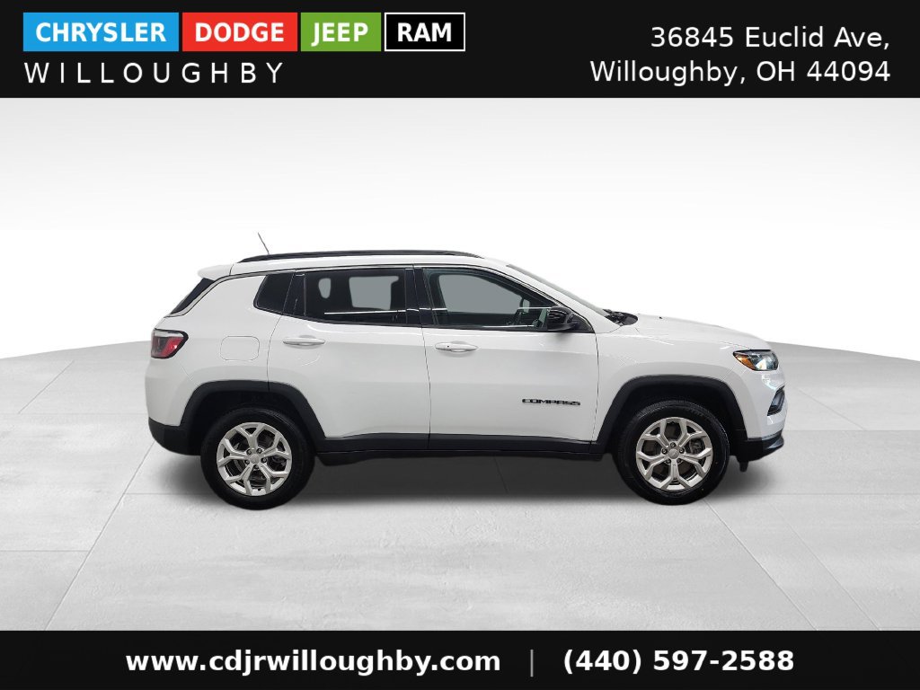 Used 2024 Jeep Compass Latitude AWD/4WD image 4