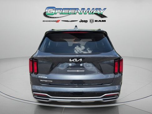 Used 2023 Kia Sorento S FWD image 2