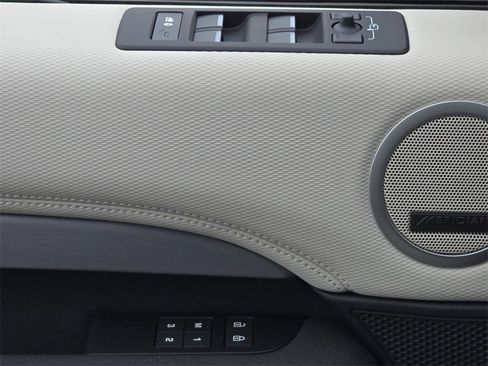 New 2026 Land Rover Discovery Limited Edition image 30