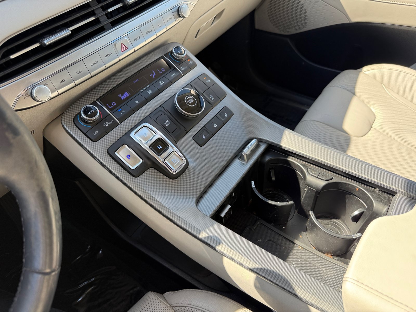 Used 2022 Hyundai Palisade SEL w/ Premium Package FWD image 13