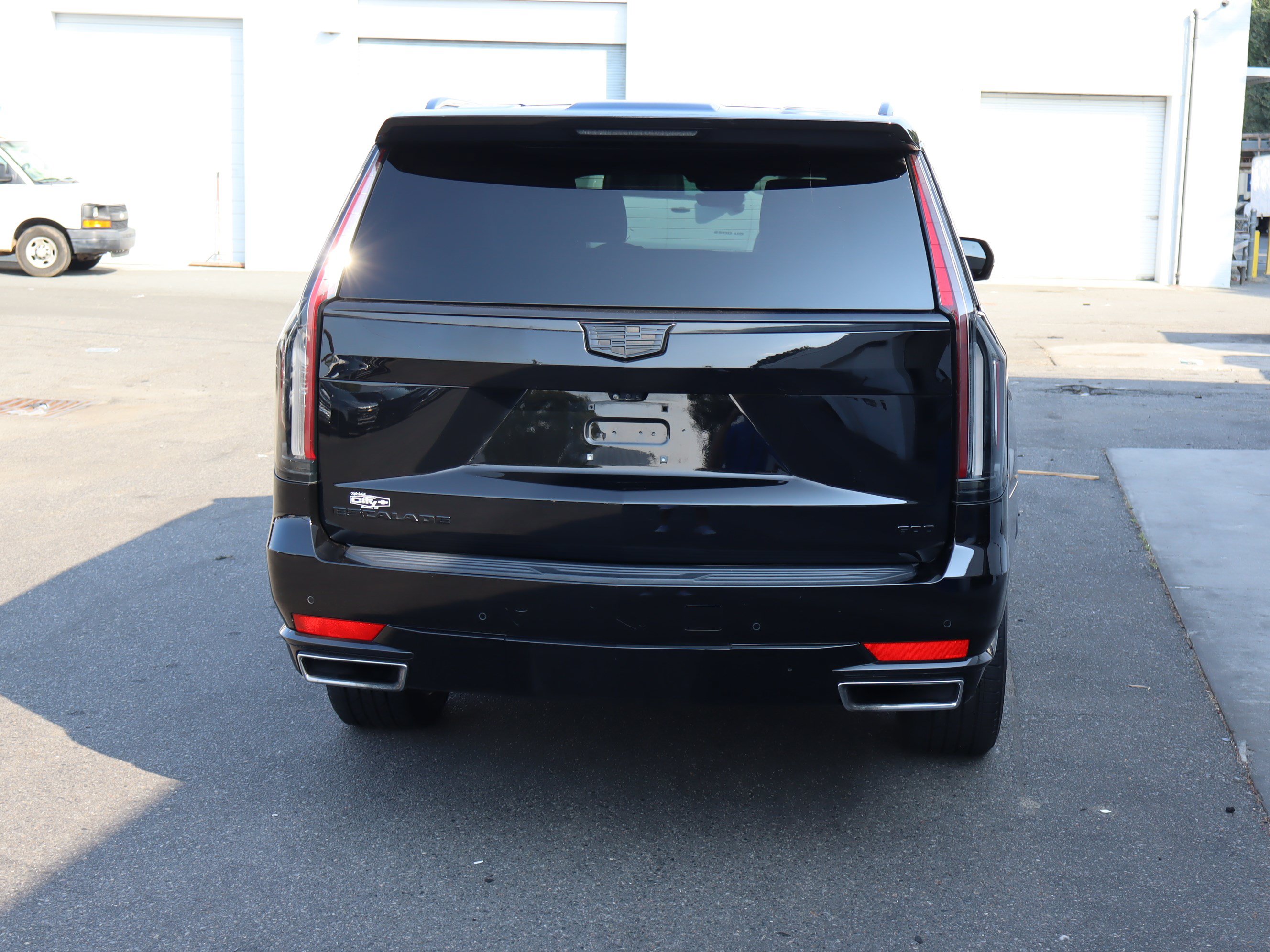 Used 2024 Cadillac Escalade ESV Premium Luxury AWD/4WD image 9