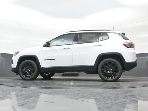 New 2026 Jeep Compass Latitude AWD/4WD image 12