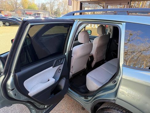 Used 2015 Subaru Forester 2.5i Premium image 13