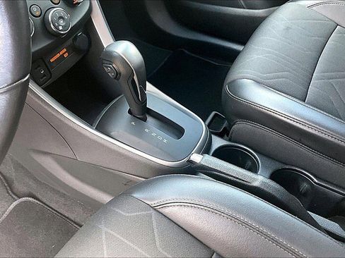 Used 2022 Chevrolet Trax LT w/ LT Convenience Package image 15