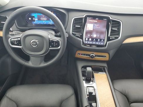 Used 2024 Volvo XC90 B5 Plus AWD/4WD image 18