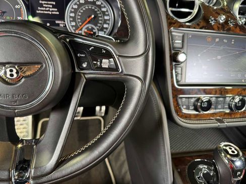 Used 2018 Bentley Bentayga image 25