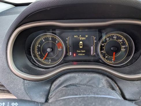 Used 2017 Jeep Cherokee Sport w/ Cold Weather Group AWD/4WD image 8