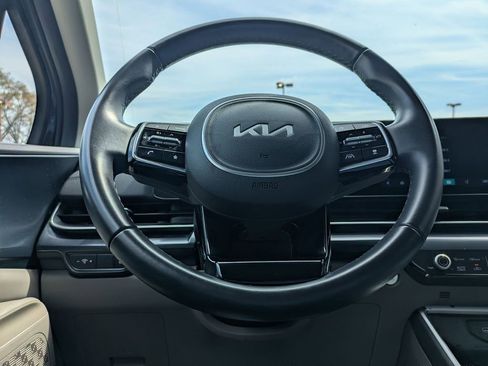 Used 2025 Kia Carnival image 22