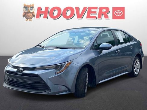 Used 2025 Toyota Corolla LE FWD image 3