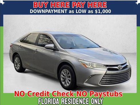 Used 2015 Toyota Camry SE image 1