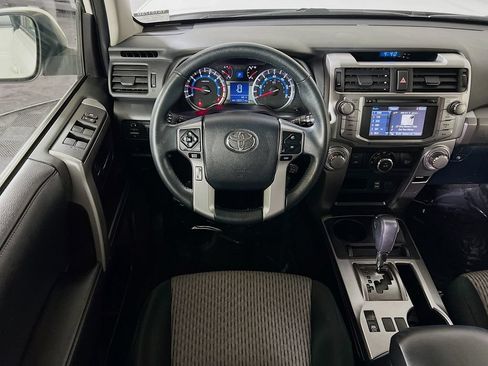 Certified 2018 Toyota 4Runner SR5 AWD/4WD image 19