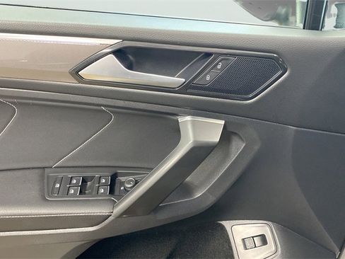 Used 2022 Volkswagen Tiguan SE R-Line image 21