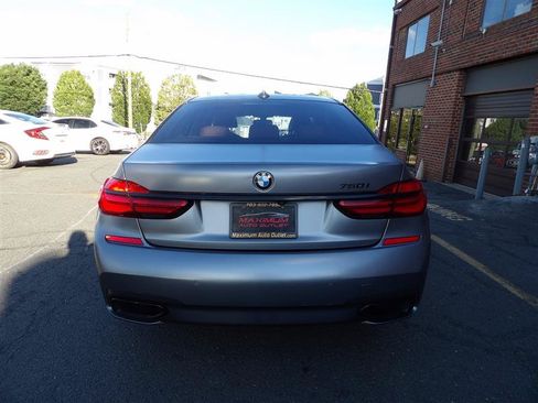 Used 2018 BMW 750i w/ Executive Package RWD image 4
