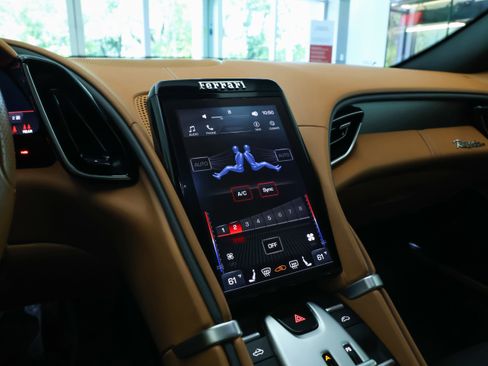 Used 2025 Ferrari Roma Spider RWD image 15