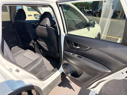 Used 2018 Nissan Rogue SV AWD/4WD image 13