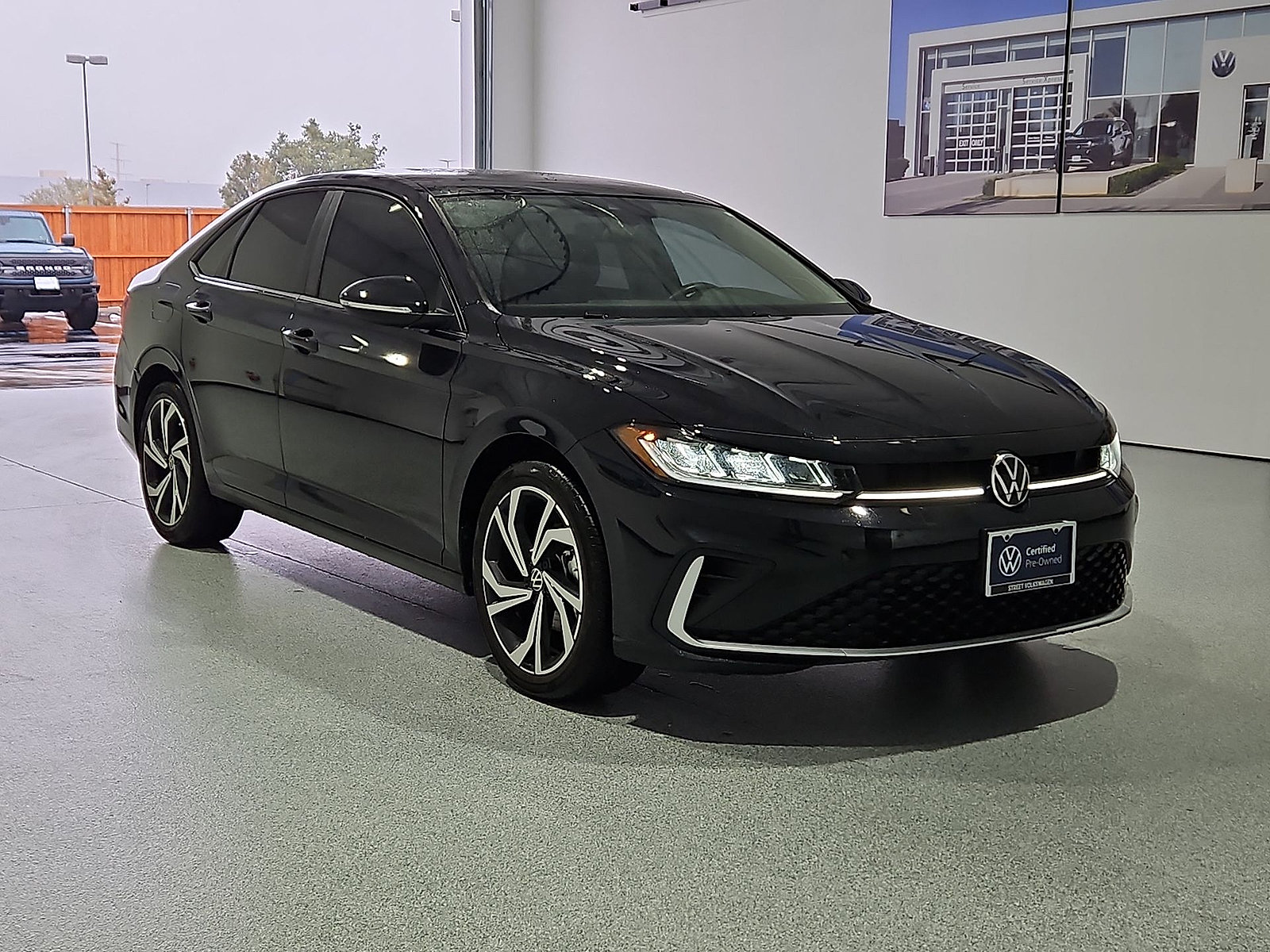 Used 2026 Volkswagen Jetta SEL FWD image 2