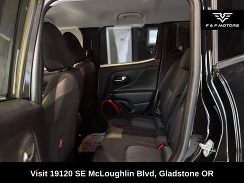 Used 2018 Jeep Renegade Trailhawk w/ Safety & Security Group AWD/4WD image 12