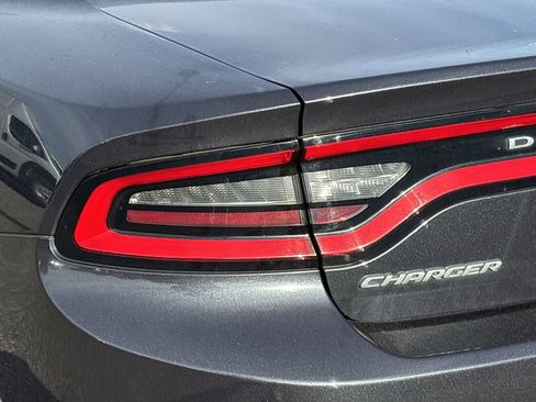 Used 2019 Dodge Charger SXT image 7