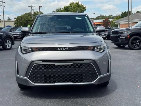 Certified 2025 Kia Soul LX w/ LX Technology Package FWD image 8