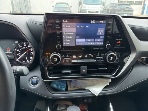 Used 2021 Toyota Highlander Limited image 11