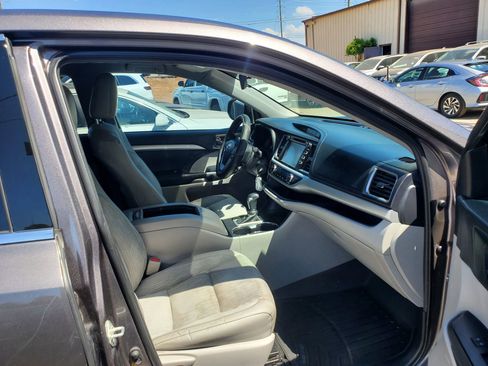 Used 2019 Toyota Highlander Plus image 48