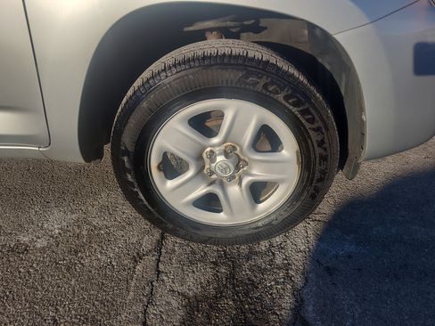 Used 2012 Toyota RAV4 4WD image 13